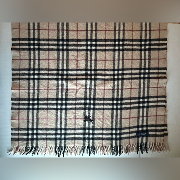 Authentic Burberry Classic Nova Check Scarf, lap blanket, shawl 100% pure wool - Picture 12 of 15